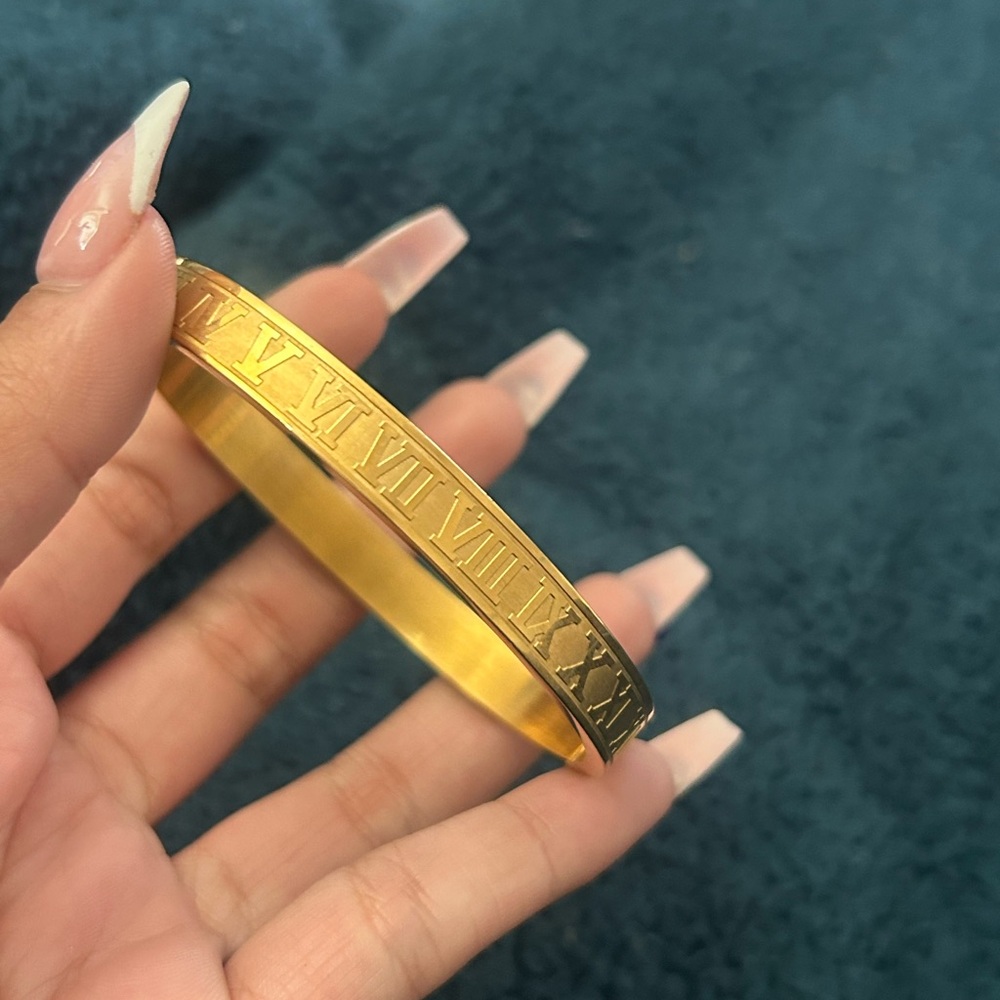 Gold Tone Bangle